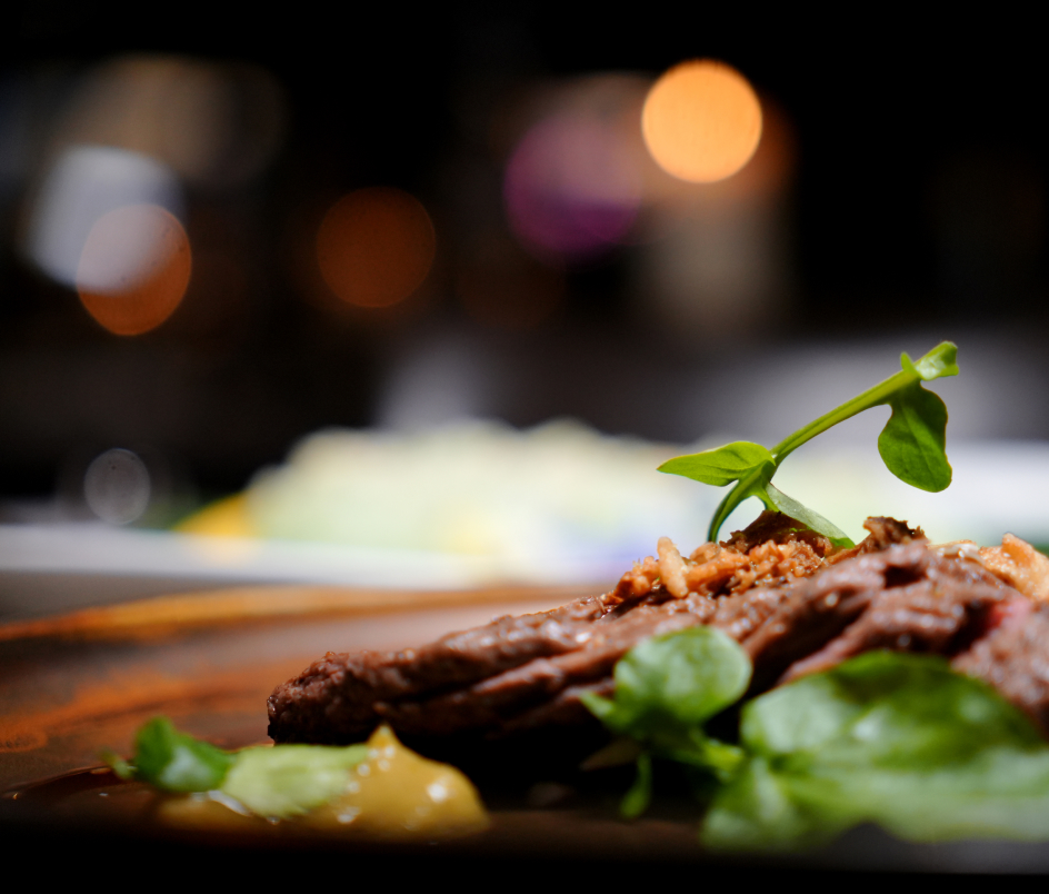 Vlees gerecht geserveerd in restaurant Myasia in Wageningen